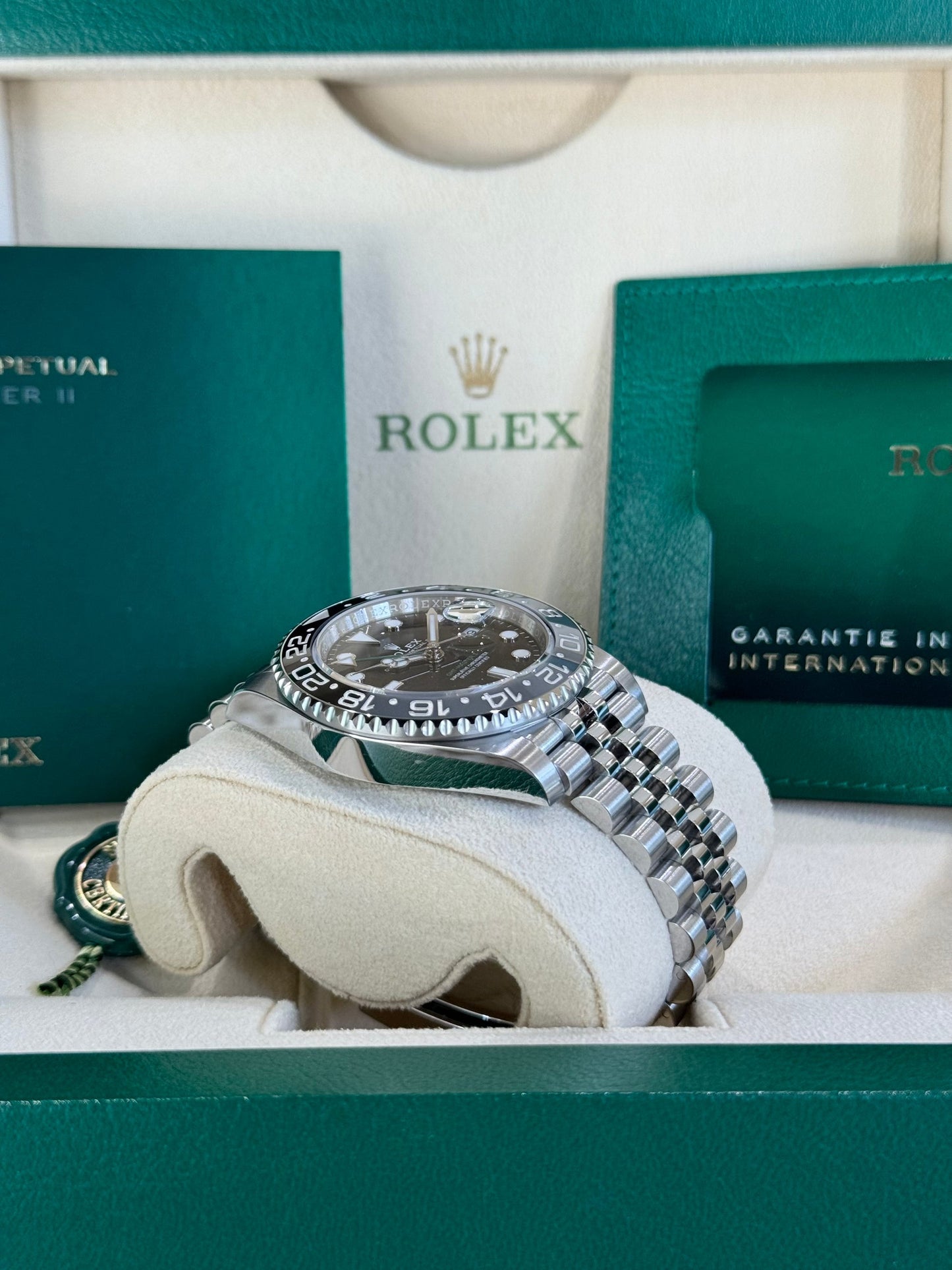 “Bruce Wayne” Edition | 43mm Quartz | Black & Blue Bezel | Full Black Finish 0057