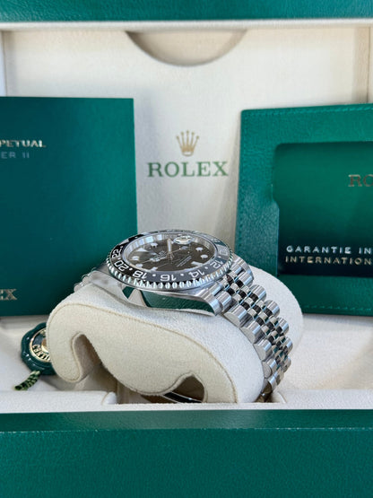 “Bruce Wayne” Edition | 43mm Quartz | Black & Blue Bezel | Full Black Finish 0057