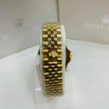 40mm - Stainless Steel - Yellow Gold Black Dial Jubilee 0052